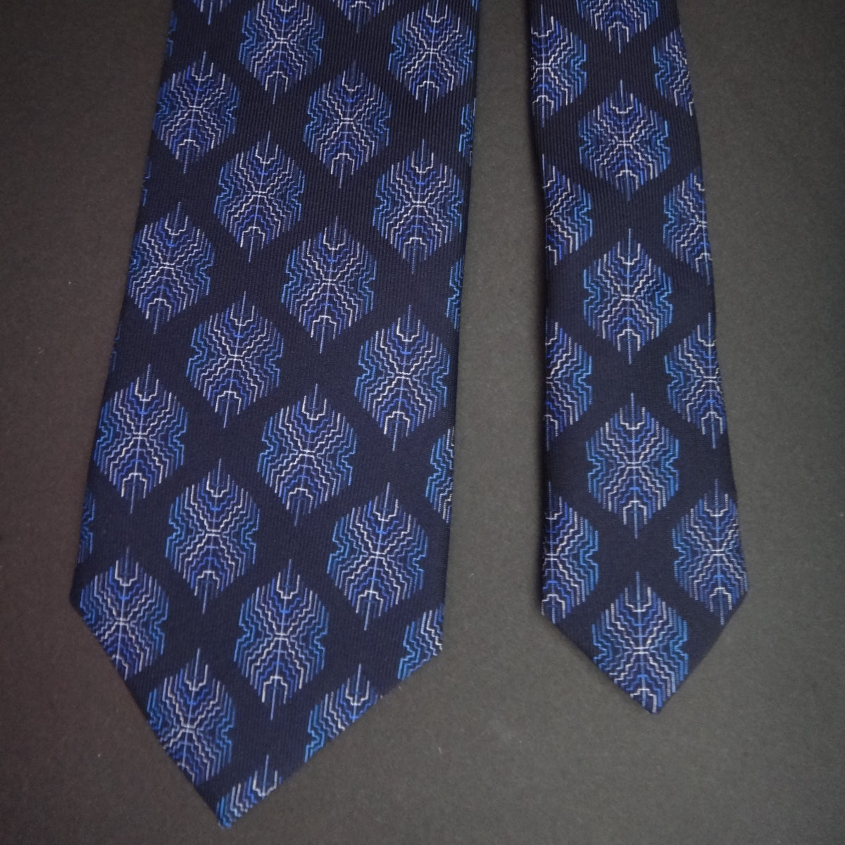 Silk Twill Bhutan Motif Tie image 2